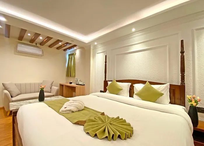 Shine Boutique Hotel *