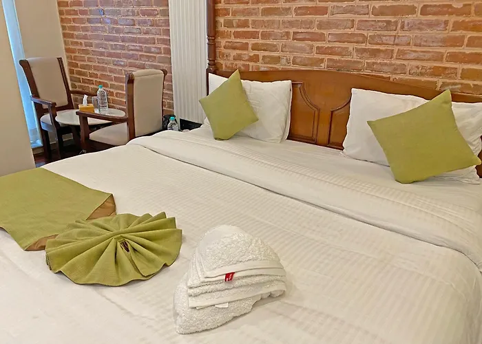 Shine Boutique Hotel *